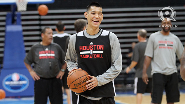 SPRAINED KNEE. Jeremy Lin of the Houston Rockets will be missing in action for two weeks after spraining his right knee last Wednesday. File Photo by Josh Albelda/Rappler