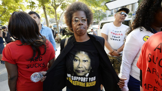 DISPLEASURE. A supporter of Katherine Jackson. Photo: Kevork Djansezian/Getty Images/AFP