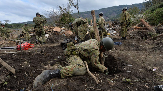 SDF SUPPORT. Japan's Ground Self-Defense Force troops searching for missing people after a landslide on Oshima island on October 18, 2013. KAZUHIRO NOGI/AFP FILE PHOTO