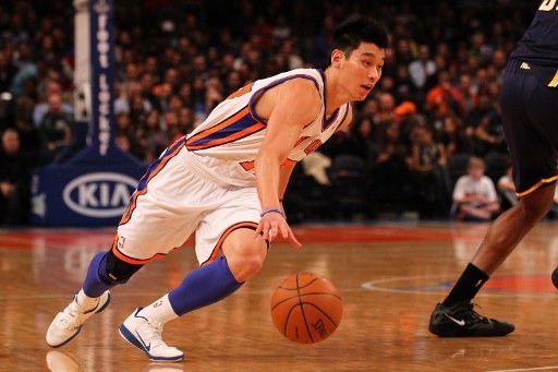 Jeremy Lin drives to the basket. AFP Photo
