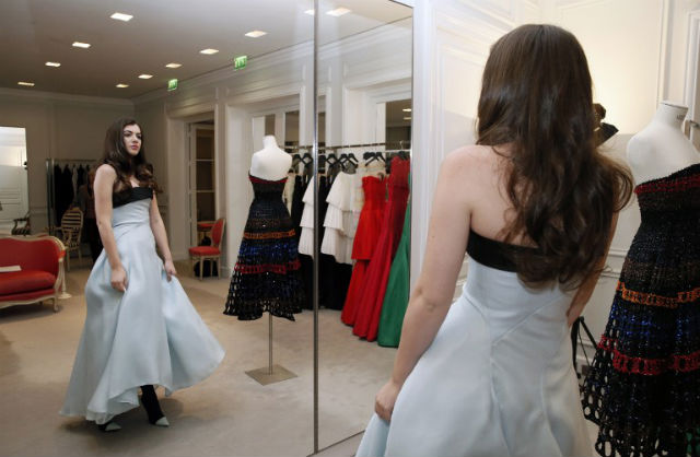 FIT FOR A PRINCESS. Kyra Kennedy, great niece of late President John F. Kennedy and daughter of Robert Kennedy Jr, looks at herself in a mirror during a fitting at Dior in Paris ahead of the Debutantes Ball called "Le Bal". AFP Photo