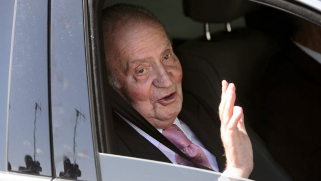 UP FOR SURGERY. Spain's King Juan Carlos arrives at the Quiron University Hospital in Madrid on September 24, 2013