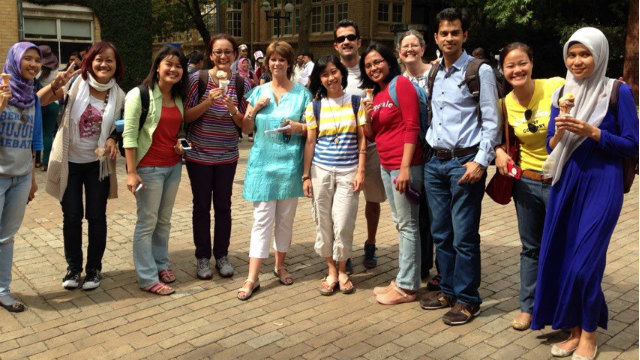 DIVERSE BACKGROUNDS. Foreign scholars take a break from their studies at Melbourne University. Photo courtesy of Kritzia Santos