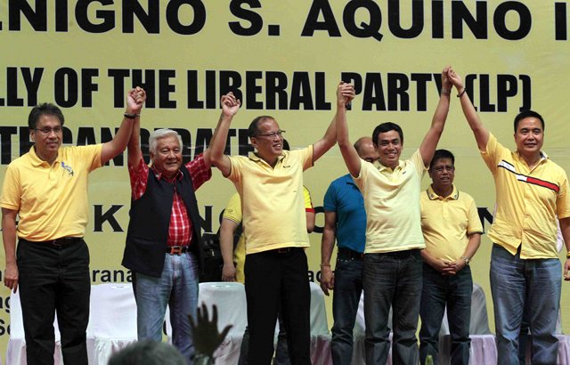 PARTYMATES. Liberal Party officials proclaim 2013 gubernatorial bet Erineo “Ayong” Maliksi (2nd from left) and running mate Ronald Jay Lacson (2nd from right) in Cavite. Aside from President Aquino (LP chair, middle), also in the proclamation rally are LP president and Interior and Local Government Secretary Manuel Roxas II (leftmost) and LP Secretary General and Transportation Secretary Joseph Emilio "Jun" Abaya (rightmost). Photo by: Gil Nartea/ Malacañang Photo Bureau 
