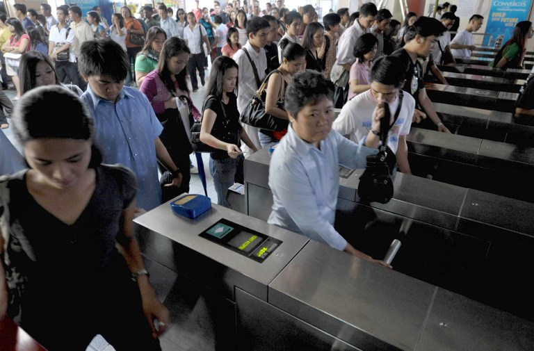 RESCHEDULED. DOTC says the bidding for the MRT-LRT single-ticketing system is deferred. Photo by AFP 