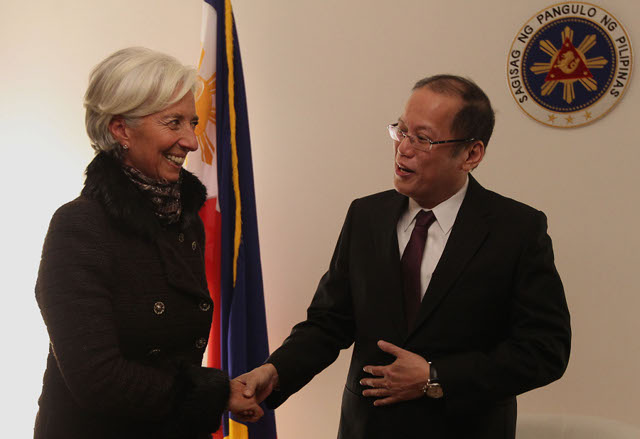 DAVOS MEETING. Philippine President Benigno S. Aquino III exchanges pleasantries with International Monetary Fund (IMF) managing director Christine Lagarde during the Meeting at the Alteinstrasse 2A (President’s Chalet) on Thursday (January 24, Swiss time). Photo from Malacañang bureau 