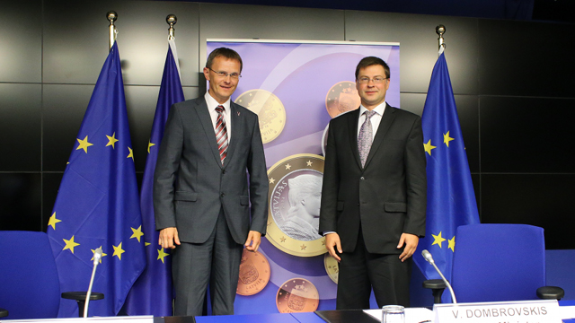 NEWEST MEMBER. Prime Minister of Latvia Valdis Dombrovskis (R) and his Finance Minister Andris Vilks give a news conference on the sidelines of the European Finance Ministers meeting at the European Council headquarters in Brussels, Belgium, 09 July 2013. From 01 January 2014, Latvia will join the Eurozone and adopt the euro currency. Photo by EPA
