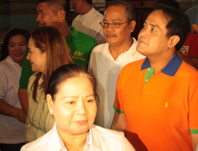 PINEDA CLAN. Pampanga Gov. Lilia Pineda, her son and daughter join this year's elections in Pampanga.