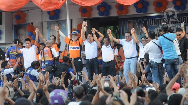 STRONG ENDORSEMENT? Vice President Jejomar Binay and his Iloilo candidates question the endorsing power of LP’s Mar Roxas and Sen Franklin Drilon in Western Visayas. Photo by Rappler/Franz Lopez