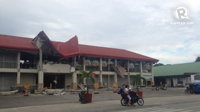 DESTRUCTION. Most of Loon was damaged by the 7.2 magnitude earthquake that hit central Visayas. Photo by Franz Lopez/Rappler