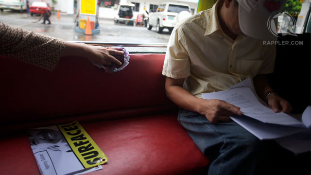 WITNESS. Raymond Manalo prepares for his testimony on the way to court. Photo by Carlo Gabuco