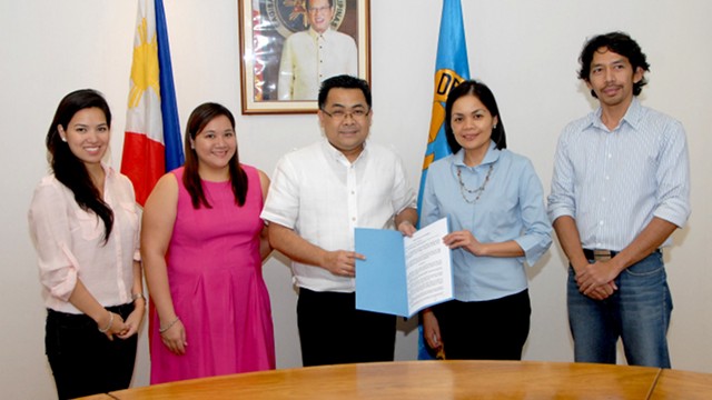 PARTNERSHIP. Rappler and DepEd officials will work together to make Palarong Pambansa 2012 succesful. March 27, 2012. Photo from the Dept. of Education.