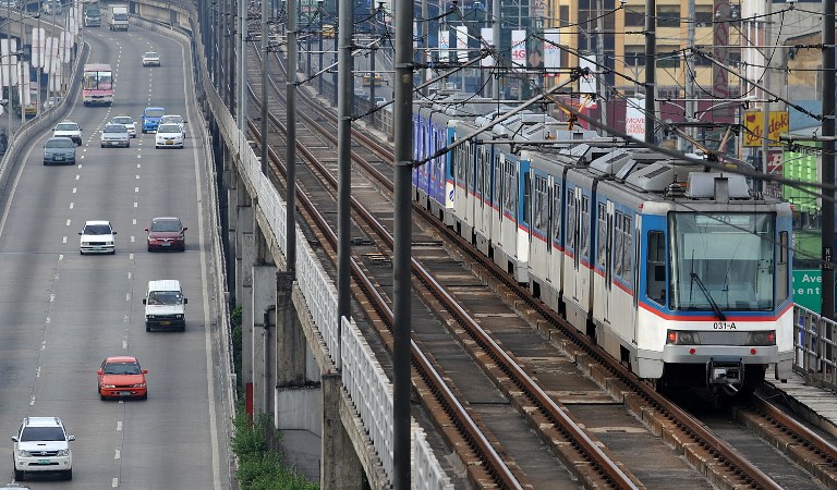 A Metro Rail Transit (MRT) train is seen Manila on October 31, 2010. AFP PHOTO/NOEL CELIS