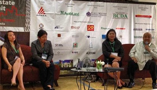 MALL EXECUTIVES. They are the panelists on a retail and shopping forum (from left to right): Ana Maria Garcia of the Shopping Center Mgt. Corp. Rowena Tomeldan of Ayala Malls, and Arlene Magtibay of Robinsons Land, and Danny Antonio of Festval Supermalls. Photo by Lala Rimando