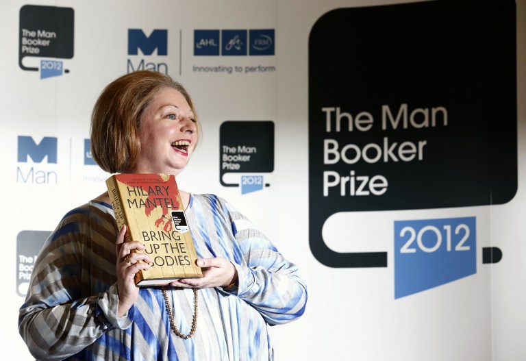 MAKING HISTORY. British author Hilary Mantel poses for pictures after winning the 2012 Man Booker literary prize for her novel "Bring Up The Bodies" in London on October 16, 2012. AFP PHOTO / JUSTIN TALLIS