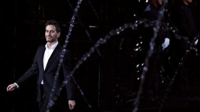 FAME. US designer Marc Jacobs acknowleges the public at the end of the Louis Vuitton 2014 Spring/Summer ready-to-wear collection fashion show. AFP Photo