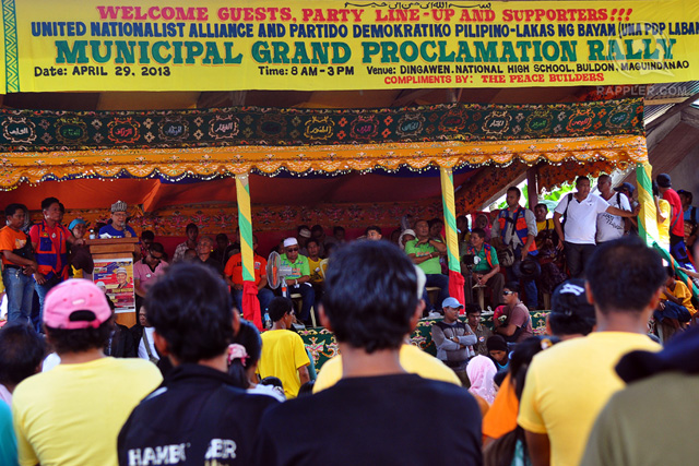 MASS SUPPORT? Sultan Kudarat Mayor Tucao Mastura leads a rally in Buldon, Maguindanao. Photo by Cocoy Sexcion