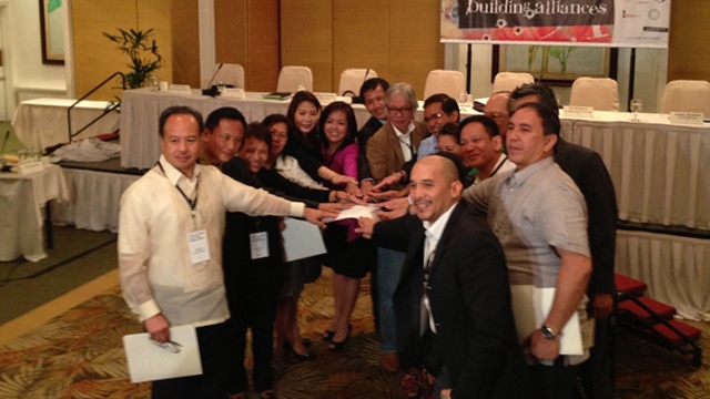PACT. Media practitioners join hands to celebrate signing the pledge. Photo courtesy of MediaNation.