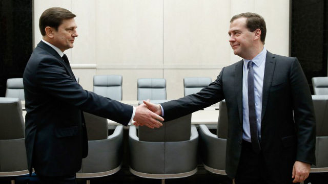 NEW FRONTIERS. Russian Prime Minister Dmitry Medvedev (R) welcomes newly appointed chief of Roscosmos, Oleg Ostapenko. AFP PHOTO / RIA-NOVOSTI / POOL / DMITRY ASTAKHOV