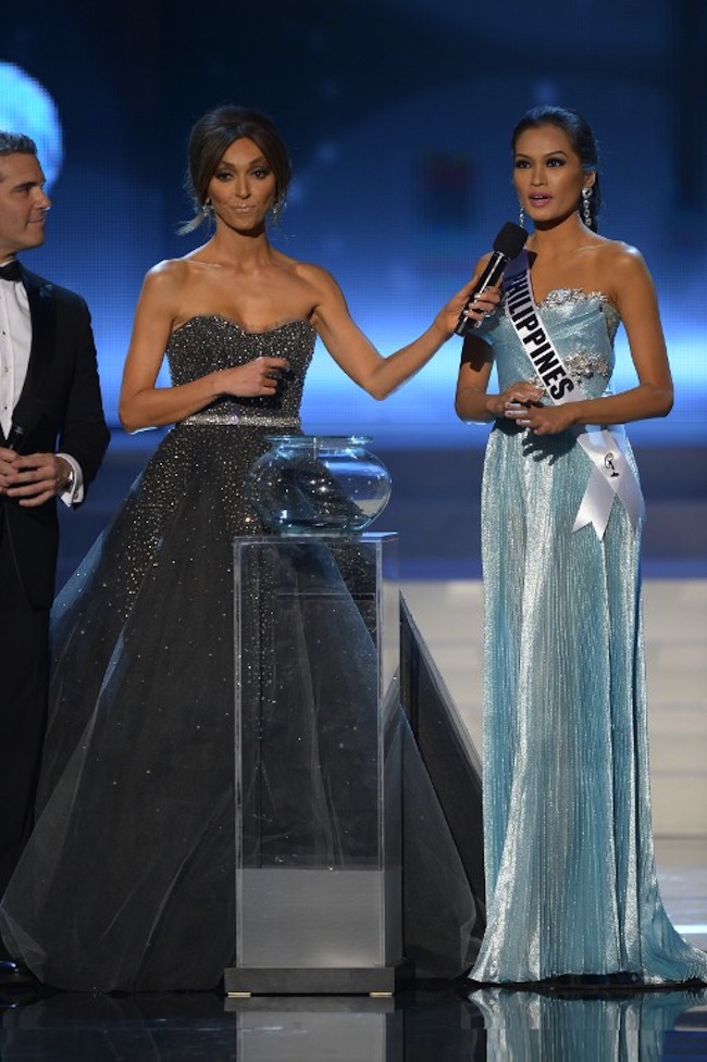 Q&A. Miss Philippines, Janine Tugonon (R) speaks during the 2012 Miss Universe Pageant at Planet Holywood in Las Vegas, Nevada on December 19, 2012, as hosts Andy Cohen (L) and Giuliana Rancic (C) look on. Eighty-nine countries and territories are participating in this year's pageant. AFP PHOTO / JOE KLAMAR