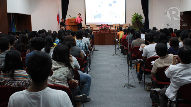 #MOVELB. More than 400 UPLB development practitioners, students, and teachers participated in the Los Baños leg of Rappler's "Social Media for Social Change Chat Series." Photo by Hoang Vu