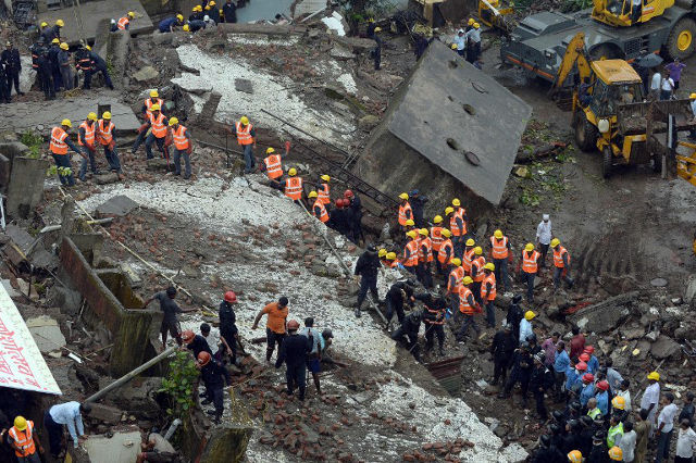 BUILDING COLLAPSE. A 5-story building in Mumbai collapsed, potentially trapping dozens. AFP PHOTO/Indranil Mukherjee