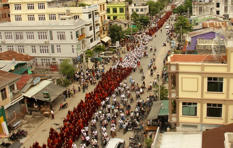PROTEST. Myanmar Buddhist monks rally on the streets of Mandalay on September 2, 2012 as they support the country's president, Thein Sein, and protest against the UN over the recent violence in Rakhine state, a western part of Myanmar. Fighting between Buddhists and Muslims in Rakhine state has left almost 90 people from both sides dead since June, according to an official estimate, although rights groups fear the real toll is much higher. Speaking a dialect similar to one in neighbouring Bangladesh, the Rohingya are seen by the Myanmar government and many Burmese as illegal immigrants. AFP PHOTO