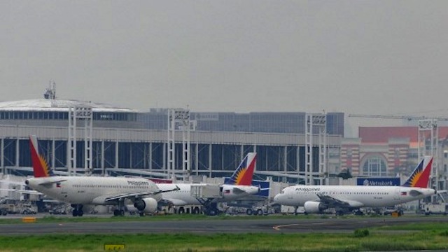 DELAYED FLIGHTS. Fourteen local and international flights got delayed after a runway incident in NAIA. File photo by AFP