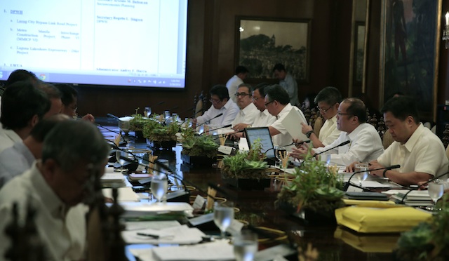 DEFENDING THE CABINET. President Benigno Aquino III defends his Cabinet members that have yet to be appointed, saying they were bypassed for personal reasons. File photo by Malacañang Photo Bureau