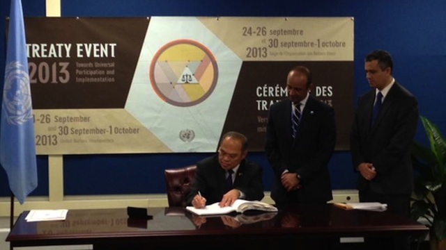 ARMS TREATY SIGNATORY. Philippine Permanent Representative to the UN Libran Cabactulan (seated) signs the Arms Trade Treaty (ATT) on behalf of the Philippine government at the UN headquarters in New York, September 25, 2013. Photo courtesy Department of Foreign Affairs