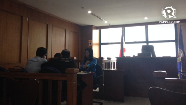 EVIDENCE. Representatives of the defense and prosecution mark evidence before a Makati court. Photo by Rappler