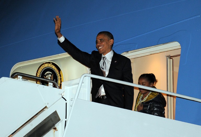 US President Barack Obama waves as he disembarks from Air Force One followed by daughter Sasha at Andrews Air Force Base in Maryland on November 7, 2012. AFP PHOTO/Jewel Samad