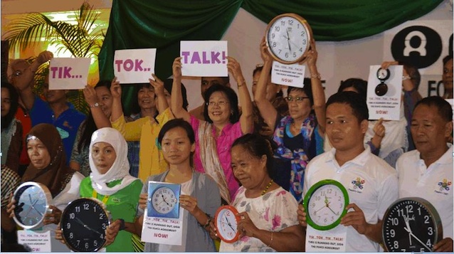 TICKING CLOCK. Members of civil society urge government and the MILF to reach agreement. Photo from Oxfam