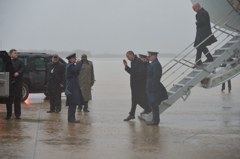 POLITICAL HURRICANE? US President Barack Obama steps off Air Force One October 29, 2012 upon arrival at Andrews Air Force Base in Maryland.  AFP PHOTO/Mandel NGAN