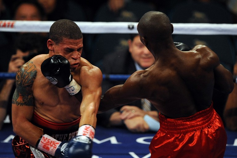 TOUGH AS NAILS. Cornelius Lock of the US (R) bouts Orlando Cruz of Puerto Rico during their NABO Featherweight Title fight at the MGM Grand Garden Arena on September 19, 2009 in Las Vegas, Nevada. AFP PHOTO / GABRIEL BOUYS
