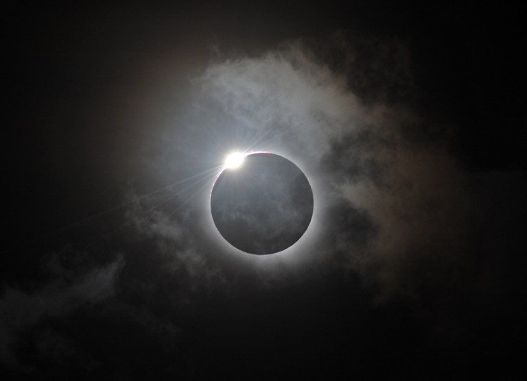ECLIPSE DOWN UNDER. The Diamond Ring effect is shown following totality of the solar eclipse at Palm Cove in Australia's Tropical North Queensland on November 14, 2012. AFP PHOTO/Greg WOOD