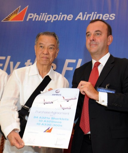 DEAL SEALED. PAL chairman Lucio Tan (left) and Airbus senior VP for Asia Jean Francois Laval (right) pose after they announced the biggest aircraft deal in the Philippines that is part of spectacular move to rejuvenate Asia's oldest carrier. Photo by AFP