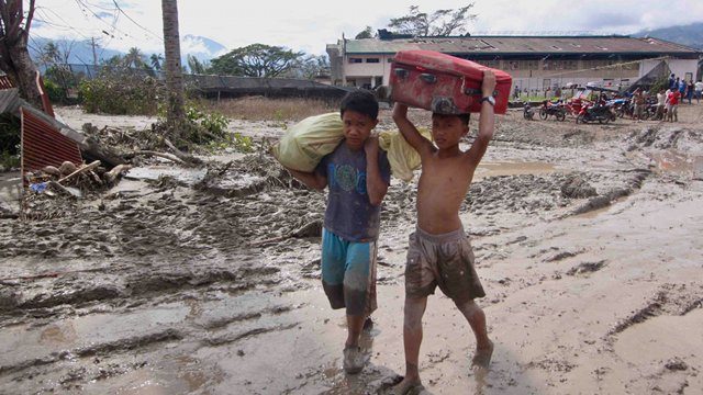 DISASTER. Typhoon Pablo (Bopha) wiped out towns, killed hundreds, and changed the lives of Filipinos, like these from New Bataan town in Mindanao. Photo by Karlos Manlupig