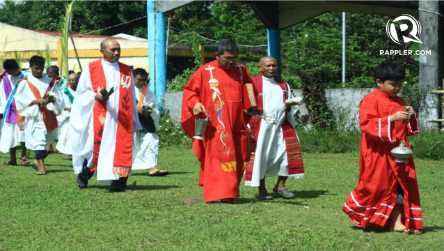RENEWED CHALLENGE. Canto, Cajilig, and Siva challenges priests and/or former priests with families to go back to their calling. Photo by Tara Yap