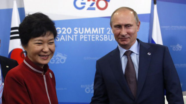 DIPLOMACY. South Korean President Park Geun-Hye and Russian President Vladimir Putin during a bilateral meeting on the sideline of this year's G20 summit in Saint Petersburg. Photo: Sergei Chirikov/AFP