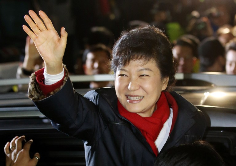 MADAME PRESIDENT. South Korea's president-elect Park Geun-Hye from the ruling New Frontier Party, waves to supporters outside the party headquarters in Seoul on December 19, 2012. AFP PHOTO/DONG-A ILBO