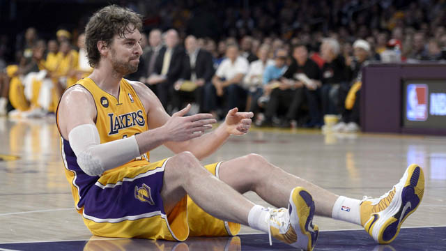 POINTS FOR A CAUSE. Pau Gasol will be donating $24,000 to aid in relief efforts for victims of typhoon Yolanda after he scored 24 points against the Golden State Warriors. File Photo by Paul Buck/EPA