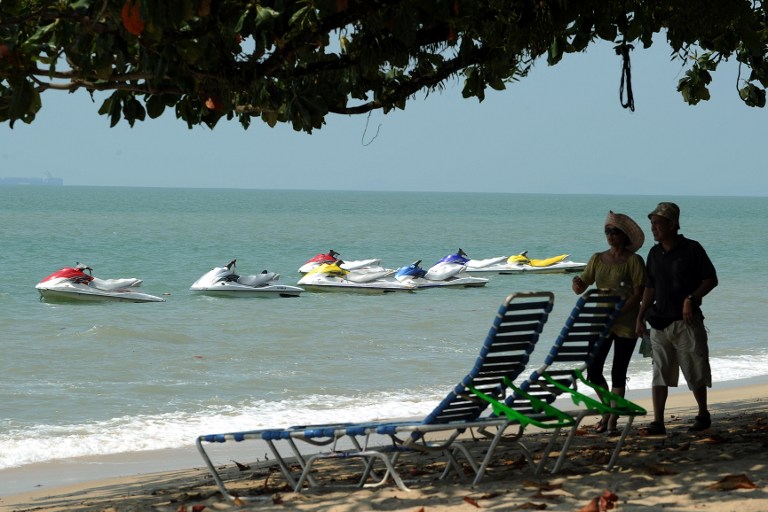 THE GOOD LIFE. Tourists enjoy an afternoon at Ferringhi beach near George town on the Penang resort Island in Malaysia on August 26, 2010. AFP PHOTO/ Saeed KHAN