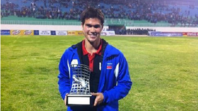 Photo courtesy of Neil Etheridge's Twitter account. Phil Younghusband with his Golden Boot award at the AFC Challenge Cup.