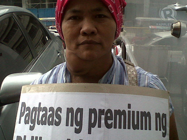 PROTEST. A woman with goiter protests against the 1.48-billion bonuses released to PhilHealth employees in 2012. Photo by Buena Bernal/Rappler