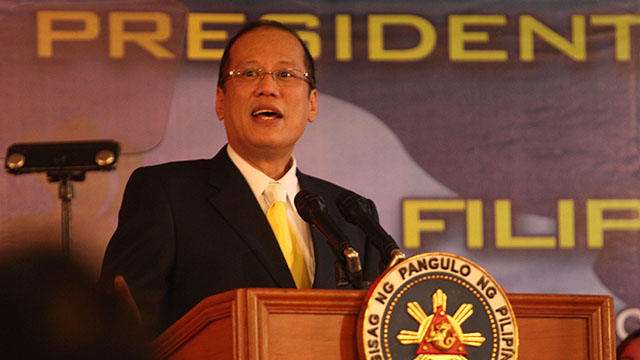 Aquino speaks to the Filipino community in Laos on Sunday, November 4. Malacañang Photo Bureau