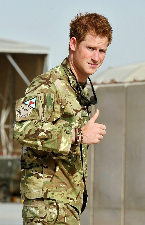 HARRY IN AFGHANISTAN. Britain's Prince Harry gives the thumbs up upon his arrival at Camp Bastion in Afghanistan, on September 7, 2012. Britain's Prince Harry is back in Afghanistan to serve as a military helicopter pilot four years after his previous deployment there had to be cut short, the Ministry of Defence said on Friday. AFP PHOTO/JOHN STILLWELL/POOL