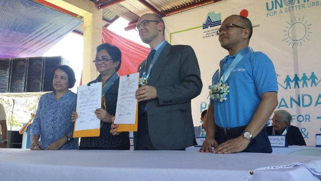 ACTION. Covenant signing with (L-R) HUDCC Undersecretary Cecilia Alba, SHFC President Ana Oliveros, and Asia-Pacific Human Settlements Officer Bernhard Barth and Philippine Country Programme Manager Cris Rollo of UN-Habitat