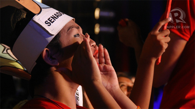 WIN. A spectator cheers at the Rappler Debates. Photo by Ramund Amonoy