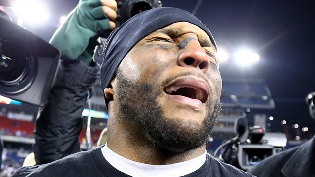 CHAMPION. Ray Lewis #52 of the Baltimore Ravens celebrates after defeating the New England Patriots in the 2013 AFC Championship game at Gillette Stadium on January 20, 2013 in Foxboro, Massachusetts. The Baltimore Ravens defeated the New England Patriots 28-13. Photo by AFP.